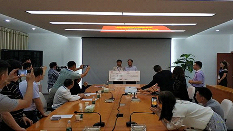 炬神電子向郴州市赤石助學協會捐款